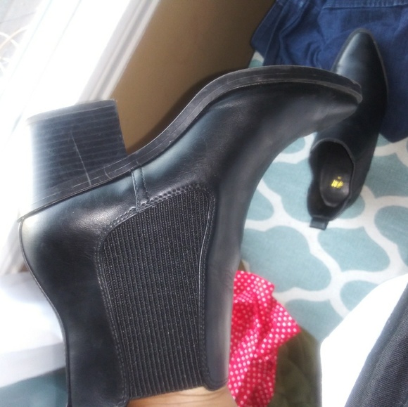 Black leather ankle boots size 7 in womans - Picture 3 of 5
